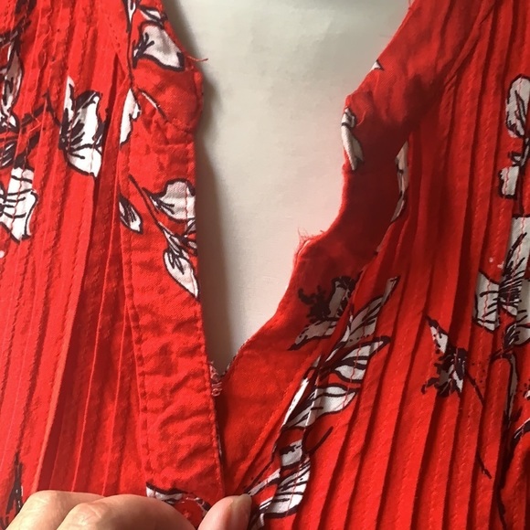 INTERNATIONAL Company (INC) Red Floral Tunic / Blouse Size Large - Picture 3 of 9